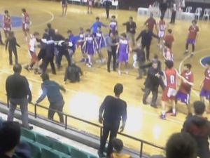 Basketbol Maçında Yumruklar Konuştu