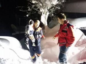 Karda Mahsur Kalan Hasta Bebek Kurtarıldı