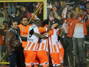 İlk 15 Dakikada Tek Gol Var