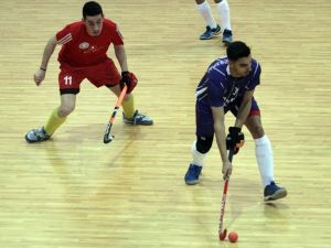 Salon Hokeyi Müsabakaları Başladı