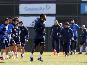 Emenike Ve Van Der Wiel Takımla Çalıştı
