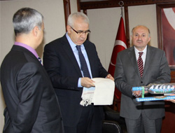 Cezaevi Ürünleri Vali Çakır'a Tanıtıldı