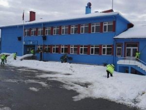 Trabzon’da Kar Temizleme Çalışmaları Sürüyor