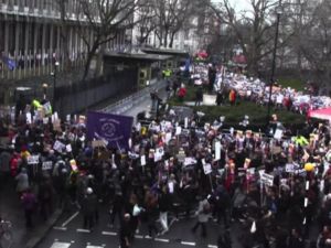 Trump Londra’da Protesto Edildi