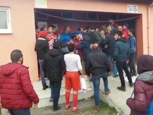 Amatör Maçtan Sonra Futbolcular Birbirine Girdi