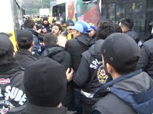 Fenerbahçe Taraftarları İle Polis Arasında Arbede