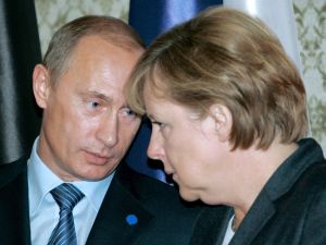 Kremlin: Putin İle Merkel Telefon Görüşmesi Yaptı