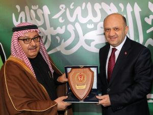 Milli Savunma Bakanı Suudi Arabistan’da
