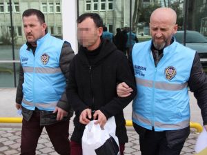 Bayan Arkadaşını Bıçakladı