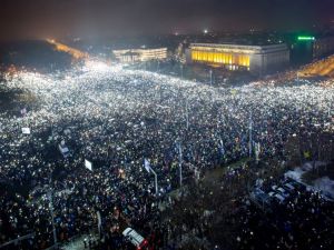 Romanya’da Protestolar İstifa Getirdi