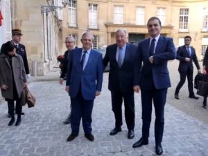 Bakan Çelik Fransa’da Senato Başkanı İle Görüştü