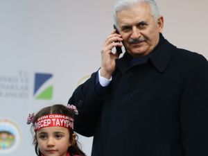 Kürsüde Telefonla Konuştu