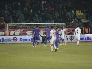 Beşiktaş Otobüsüne Taşlı Saldırı İddiası