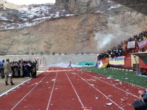 Bakan’ın Da İzlediği Maçta Olay Çıktı: 19 Kişi Yaralandı