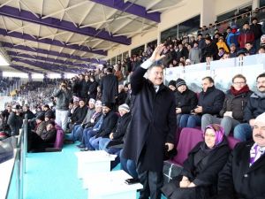 Bakan Eroğlu’nun Gol Sevinci Kamerada