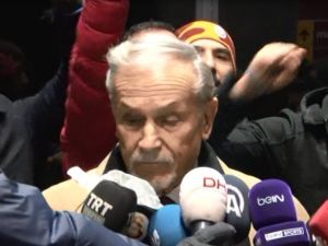 Galatasaray Taraftarından Canlı Yayında Protesto