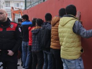 Galatasaray Taraftarını Taşıyan Araçlara Saldırı