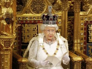 Kraliçe Elizabeth Dudak Uçuklatan Maaşla Eleman Arıyor