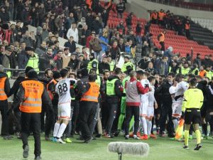 Gaziantep Arena’da Tribünler Karıştı