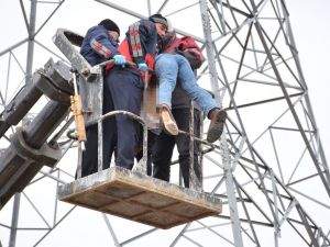 Kayıp Adamın Cesedi Elektrik Direğinde Bulundu