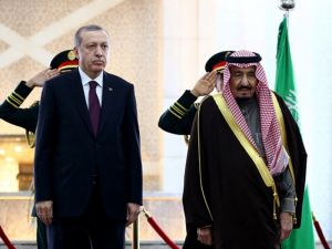 Erdoğan Suudi Arabistan’da Resmi Törenle Karşılandı