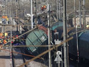 İki Tren Çarpıştı: 1 Ölü, 6 Yaralı