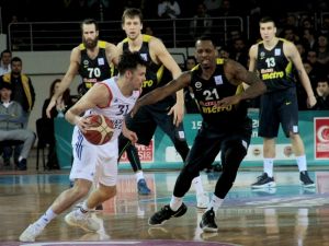 Anadolu Efes Yarı Finalde