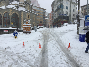 Rize Belediyesi SOS Verdi Ziraat Yolu Kardan Trafiğe Kapatıldı