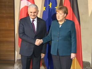 Başbakan Yıldırım, Merkel’le, Terörle Mücadeleyi Görüştü