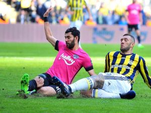 Fener Yine Tekledi: Tribünler ’İstifa’ İstedi