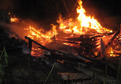 Artvin'deki yangın ev, atölye ve samanlığı kül etti