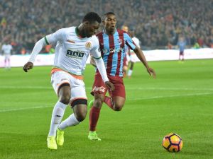 İlk Yarı Sessiz Bitti