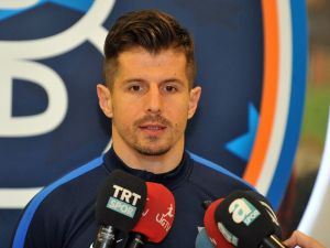 Emre Belözoğlu’nun Sözleşmesi Uzatıldı