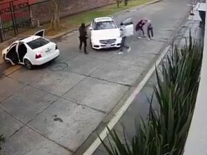Yolunu Kesip Kaçırdılar
