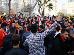 Adanaspor Taraftarlarından Protesto
