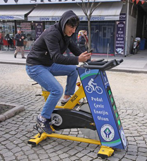 Rize’de Akıllı Telefonları Bisiklet Şarz Ediyor