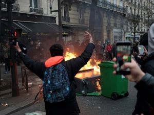 Fransa’da Protestolar Büyüyor