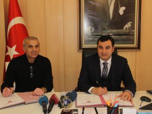 Oğuz Çetin İmzayı Attı