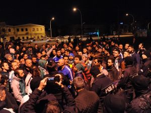 Bursaspor Taraftarları Futbolculara Saldırdı