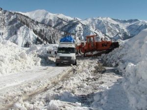 Artvin’in Macahel Bölgesinde Ağır Kış Şartları Hüküm Sürüyor
