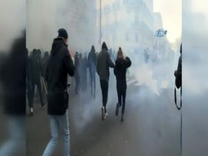 Fransa Karıştı: Le Pen Karşıtları Polisle Çatıştı