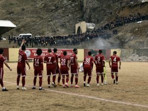Gümüşhanespor Taraftarları Dağları Tribün Yaptı