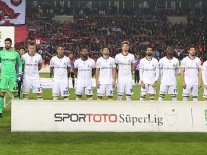 Fener Tribünlerinde İstifa Sesleri