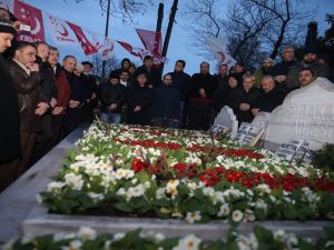 Erbakan Kabri Başında Anıldı