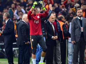 Simovic Ve Muslera’ya Plaket