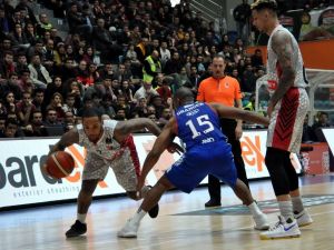 Anadolu Efes Deplasmandan Puanla Döndü