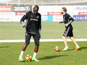 Demba Ba Ve Caner Topla Çalışmalar Abaşladı