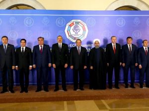İslamabad’da Aile Fotoğrafı Çektirildi
