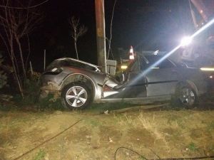 Köpeğe Çarpmamak İçin Bariyerlere Çarptı: 1 Ölü, 2 Ağır Yaralı