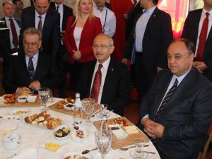 Kılıçdaroğlu İş Dünyası Ve Kulüp Yöneticileriyle Buluştu